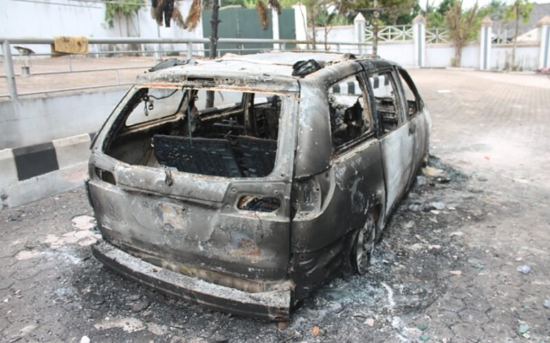 Palace Arson: Nnaka IV of Okon-Aku Reacts, Calls for Peace, Says He Will Speak Fully Later