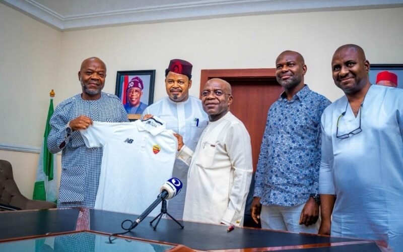 Dr. Osita Offor Leads UAAP Members in Felicitating Ferdinand Ekeoma on His Birthday