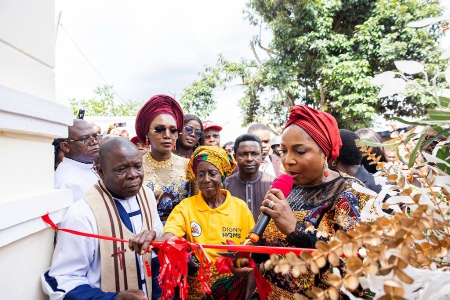Widows’ Housing, Dignity Homes: Ambassador Offor Hails Mrs Otti, Urges Support For Continuity In Abia 2 193811